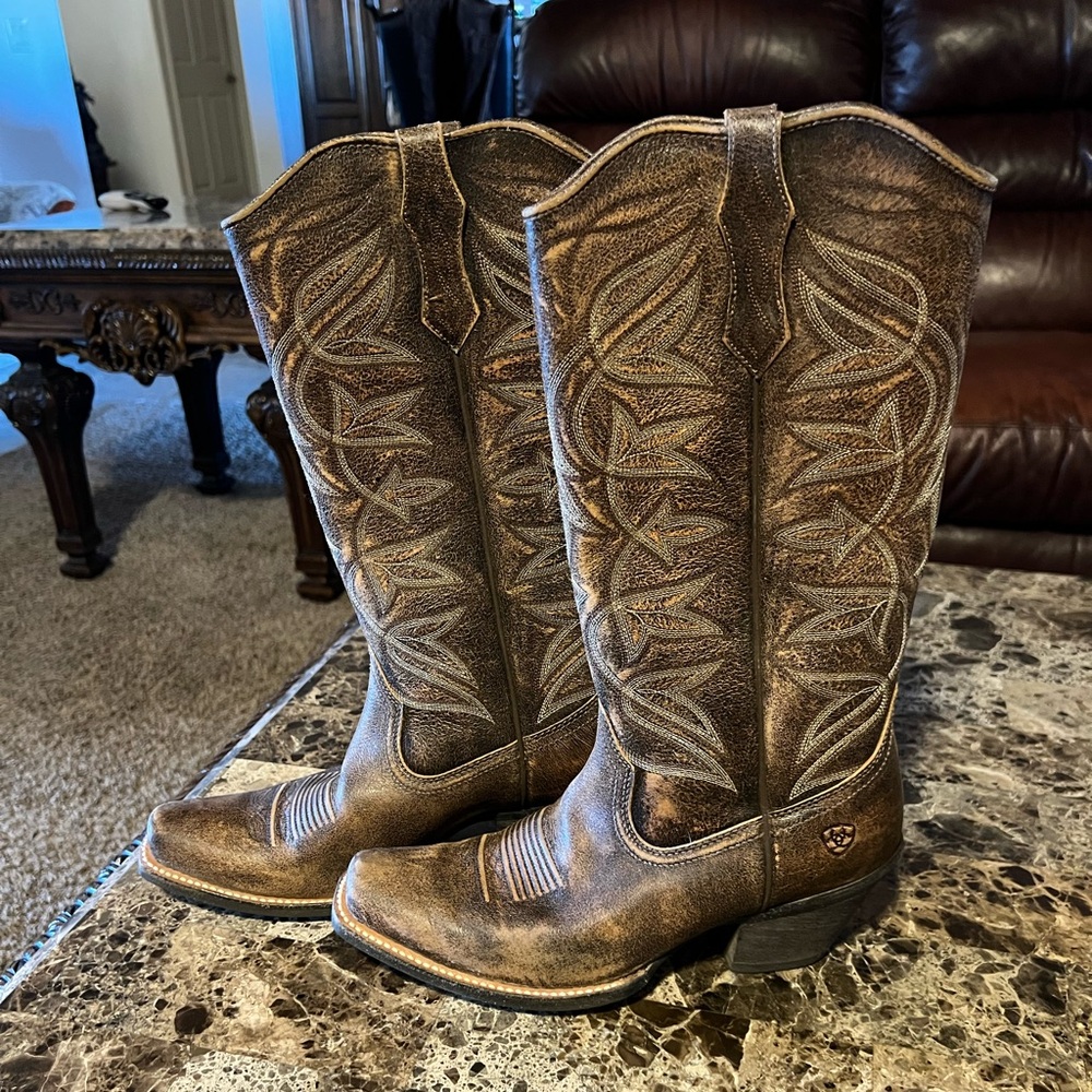 Ladies Ariat Square Toe Boots Size 9B